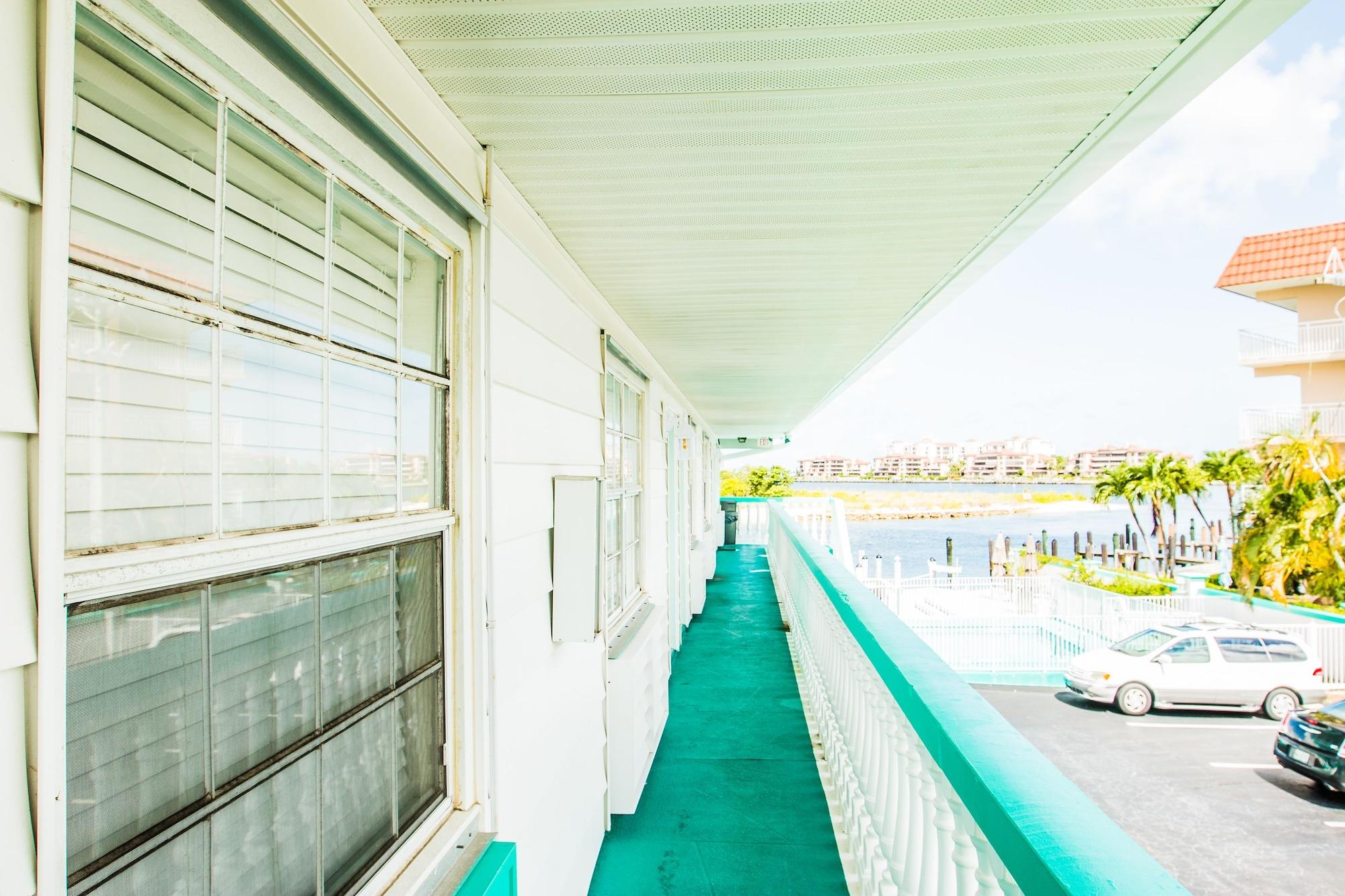 The Boathouse Motel Марко Айлънд Екстериор снимка
